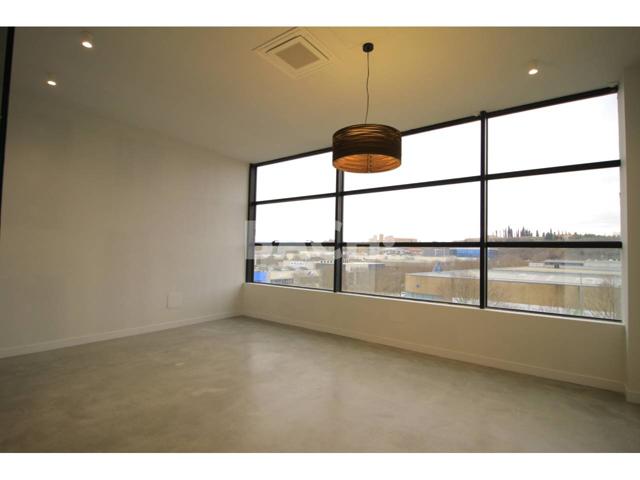 a estrenar, con mucha luz natural photo 0