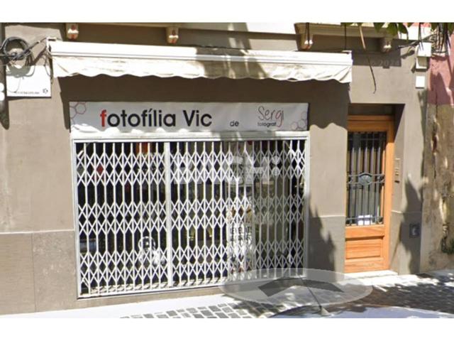 Oportunidad única en Vic - Local comercial a pie de calle con escaparate, en la Plaza Antoni Gaudí photo 0