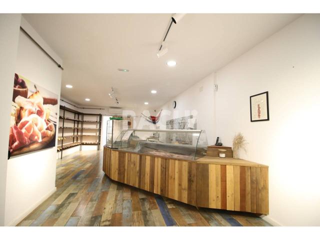 Local comercial reformado y totalmente equipado para restauración – ubicación céntrica y estratégica photo 0