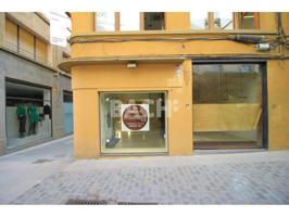 Local comercial con gran visibilidad y múltiples posibilidades en Vic photo 0