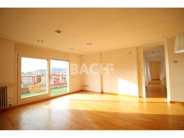 Tu refugio en las alturas: Ático con terraza y vistas espectaculares photo 0