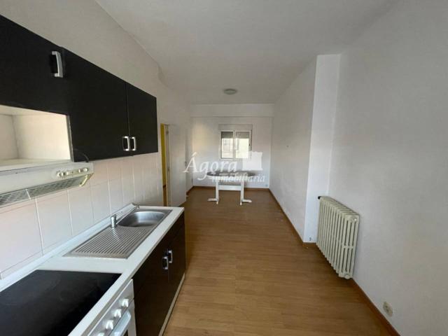 Venta de piso en calle Huelgas- Valladolid photo 0