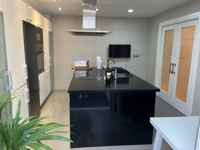 CASA CON COCHERA Y TERRAZA photo 0