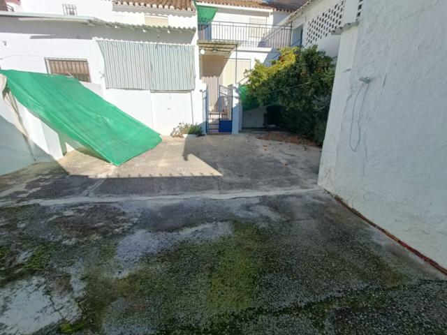 GRAN CASA CON DOS VIVIENDAS photo 0