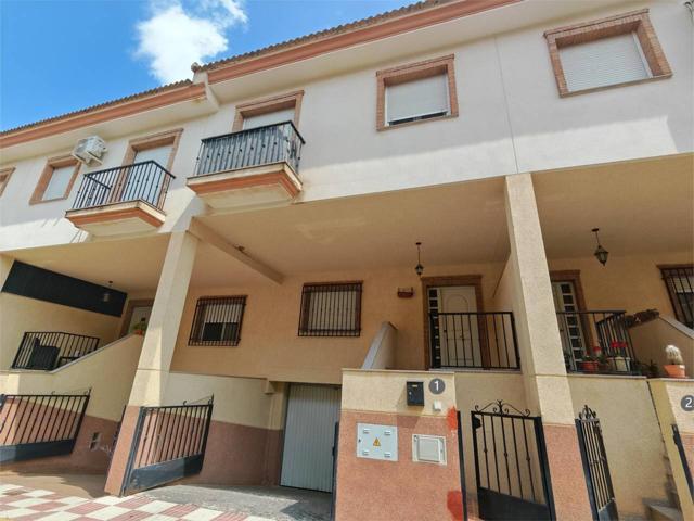 CASA ADOSADA EN VENTA NUEVA photo 0
