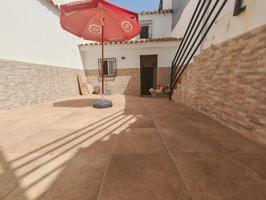 CASA CON GRAN PATIO REFORMADA photo 0