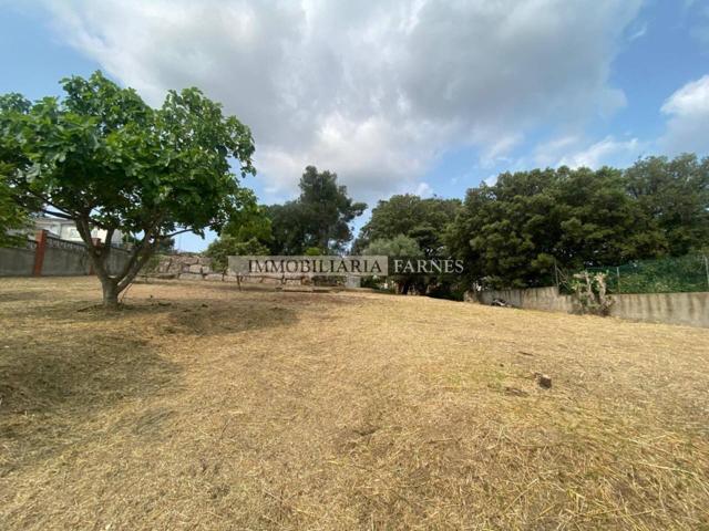 Terreno esquinero en Lliçà d'Amunt photo 0