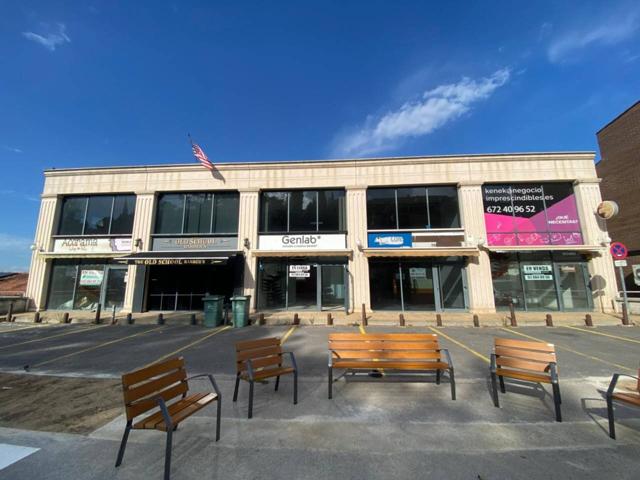 Local comercial en alquiler en Palau-solità i Plegamans photo 0