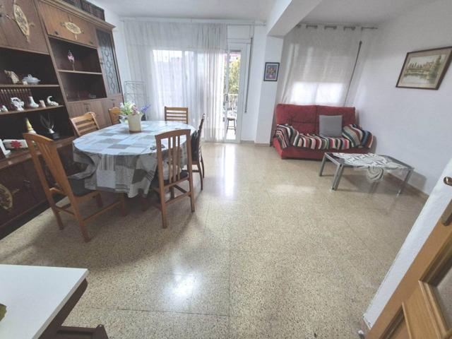 Piso de 3 h con balcón y ascensor junto al metro en Badalona photo 0