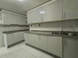 Estupendo piso en venta en Santa María de Gracia photo 0