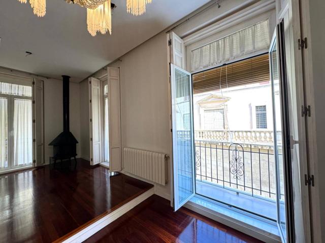 ¡Estupendo Piso en el Corazón del Centro de Murcia, en la emblemática zona de la Catedral! photo 0