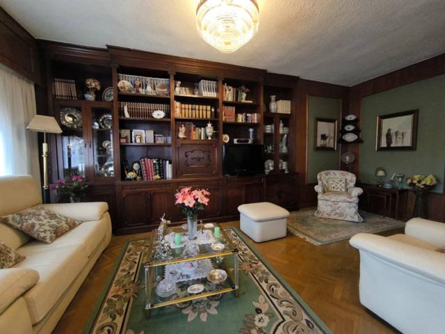 Estupendo piso en venta en Santa Isabel ¡Una oportunidad única en pleno centro! photo 0