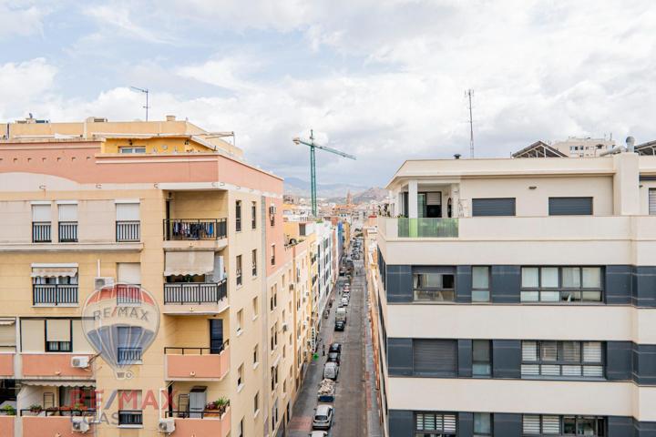 ¡Piso en Venta al Lado de la Estación María Zambrano! 4 Habitaciones y geniales vistas en Málaga photo 0