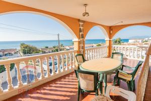 CHALET INDEPENDIENTE FRENTE AL MAR photo 0