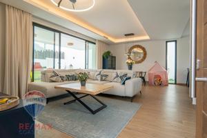 EXCLUSIVO CHALET DE DISEÑO CON PISCINA Y ALTAS CALIDADES A UN PASO DE MÁLAGA photo 0