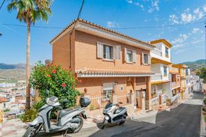 Magnifico chalet en venta en Mangas Verdes photo 0