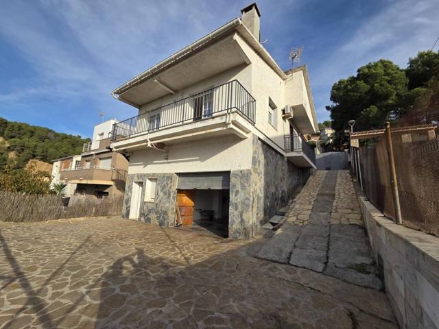 Venta de casa en Abrera photo 0