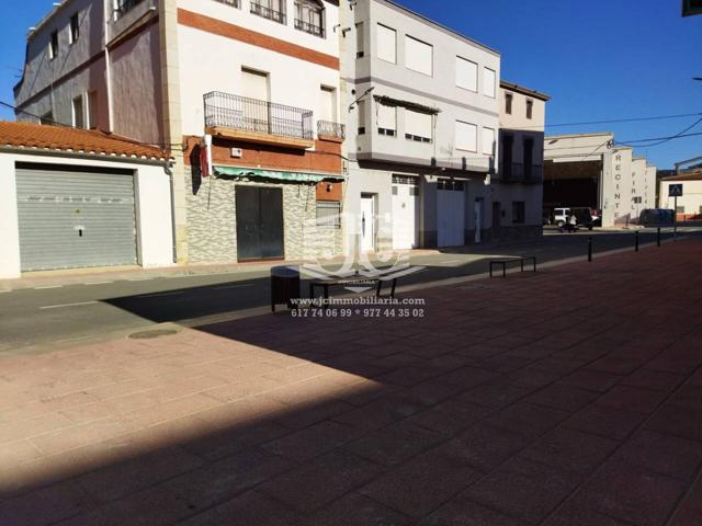 Local comercial en la avenida principal de Tivenys photo 0