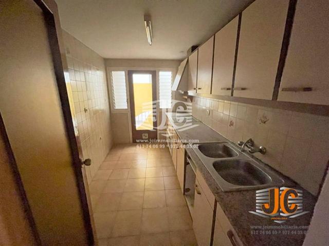 Piso en venta en Flix photo 0