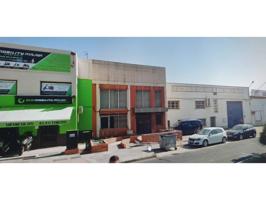 Se alquila nave comercial en zona muy comercial y con mucho paso. photo 0