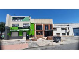 Se alquila nave comercial en zona comercial y con mucho paso. photo 0