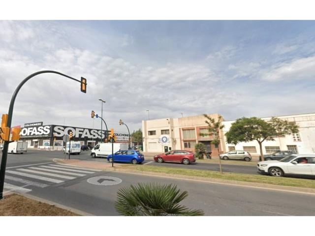 Se alquila nave comercial en zona comercial y con mucho paso. photo 0