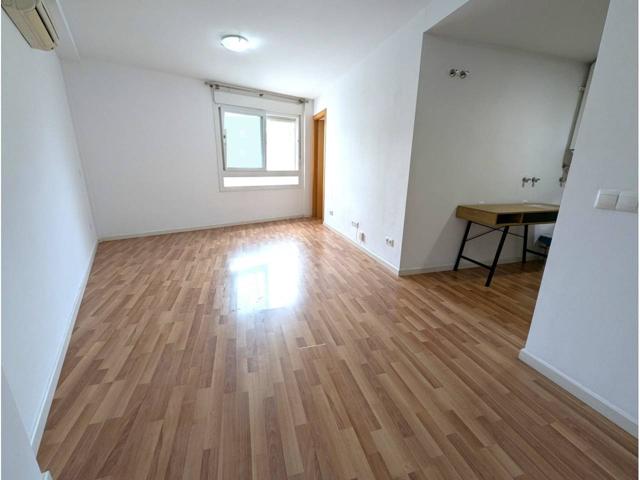 Piso en perfecto estado de conservación con Aparcamiento. photo 0