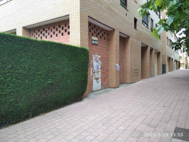 Local con doble altura, zona residencial, ideal para 2 apartamentos tipo Duplex photo 0