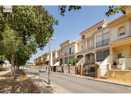 Casa adosada en venta en Zona de San Cayetano-Avenida Cristóbal Colón photo 0