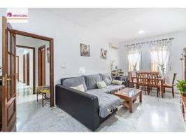 Piso en venta en Zona de San Cayetano-Avenida Cristóbal Colón photo 0