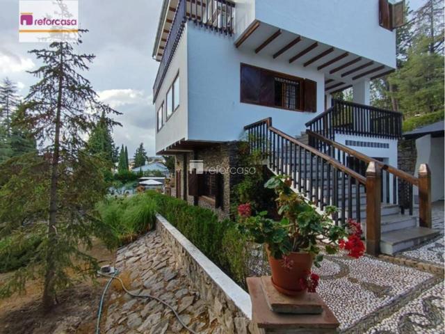 Chalet en venta en Alfacar photo 0