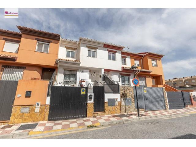 Casa adosada en venta en Zona de San Cayetano-Avenida Cristóbal Colón photo 0