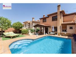 Chalet adosado en venta en La Zubia photo 0