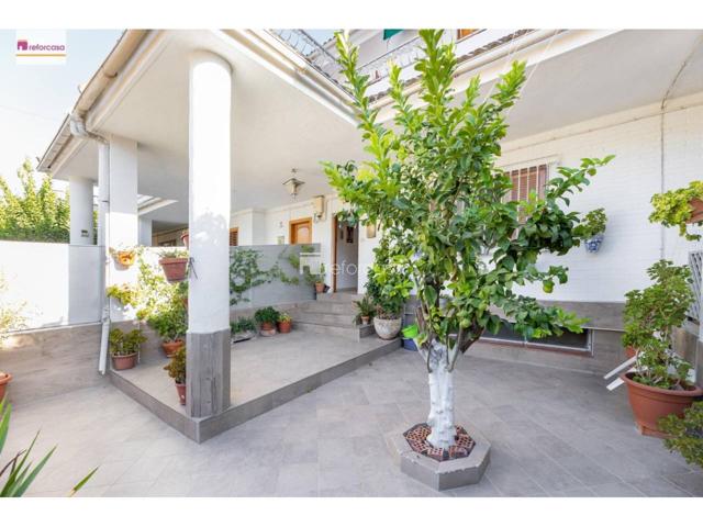 Casa adosada en venta en Atarfe photo 0