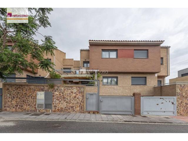 Casa adosada en venta en Zona Calle Poniente-Avenida Cristóbal Colón(18100) photo 0