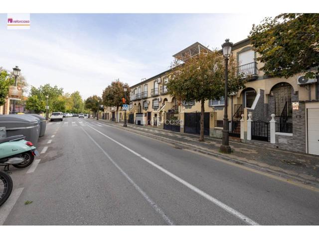 Casa adosada en venta en Atarfe photo 0