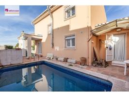 Chalet en venta en Jun photo 0