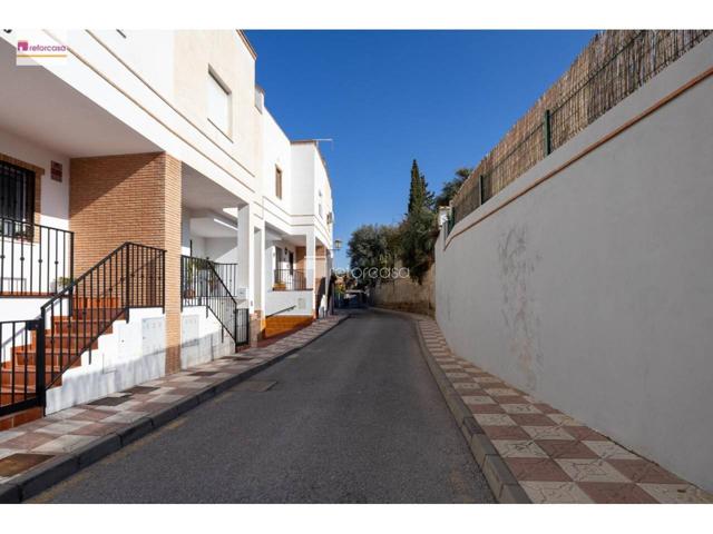 Casa adosada en venta en La Zubia photo 0