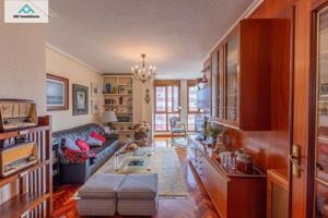 Piso en venta en zona Cuatro Caminos con garaje y trastero opcional photo 0