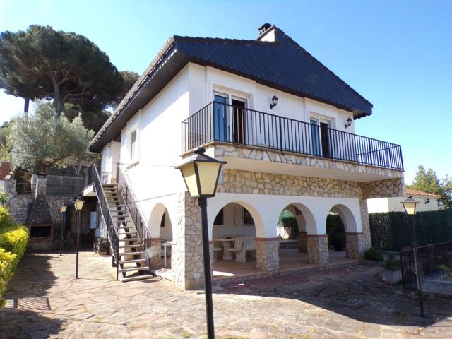 Casa en venta en urbanización de Tordera con vistas. EN EXCLUSIVA. photo 0