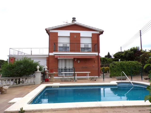 Bonita casa en venta en urbanización de Llagostera photo 0