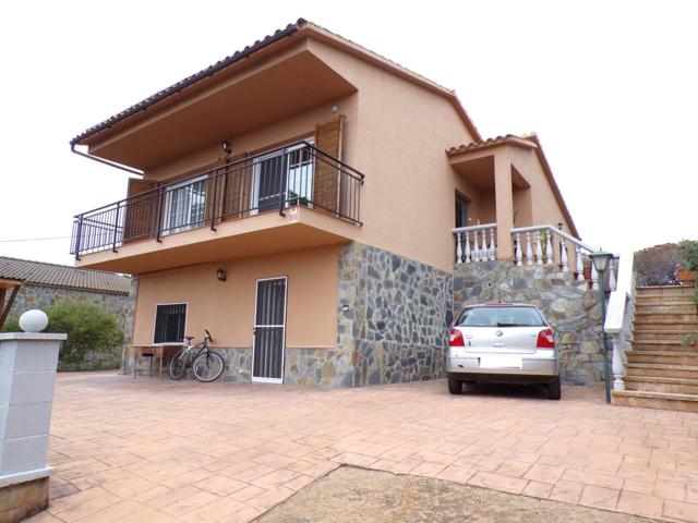 Bonita casa en venta en urbanización Tordera photo 0