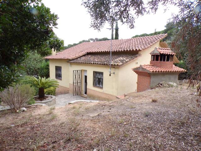 Bonita casa en venta en urbanización de Tordera con amplio terreno photo 0