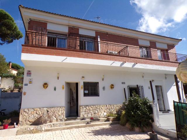 Bonita casa en venta en urbanización de Maçanet de la Selva con dos viviendas photo 0