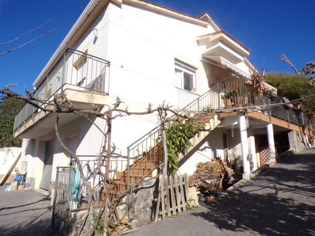 Bonita casa en venta en urbanización de Riudarenes photo 0