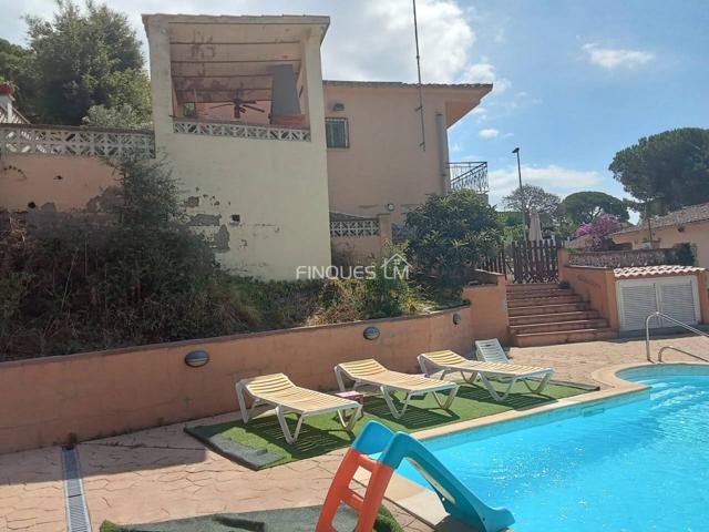 Bonita casa en venta en urbanización de Tordera photo 0