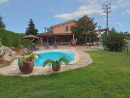 Bonita casa en venta en urbanización de Caldes de Malavella photo 0