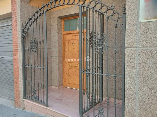 Bonita casa en venta en centro de Tordera photo 0