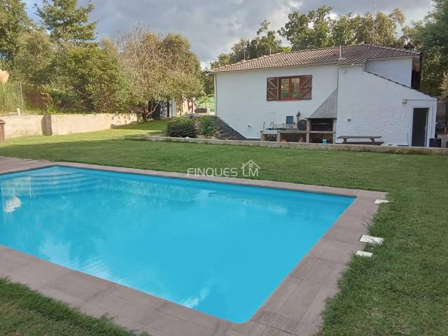 Bonita casa en venta en urbanización de Santa Coloma de Farners photo 0