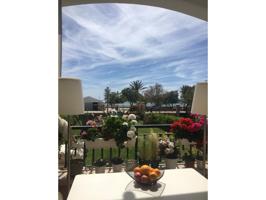 Bajos con jardín frente al mar photo 0